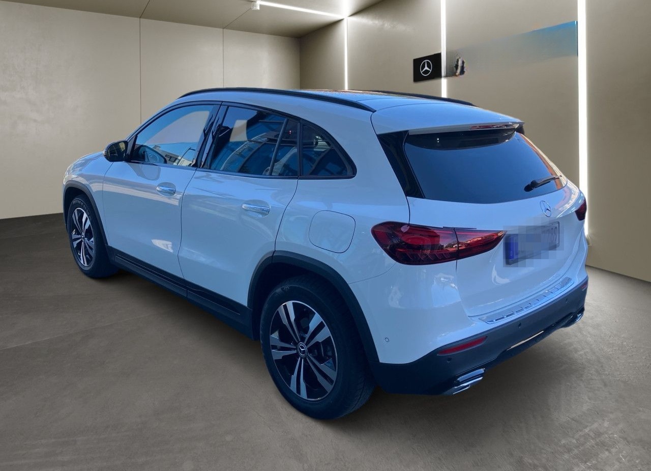 Mercedes-Benz GLA 180 Progressive NIGHT+HANDS-FREE+PANO+360° foto 6