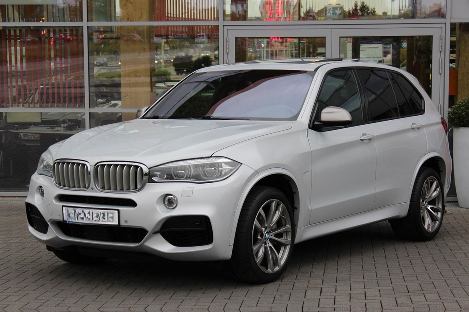 BMW X5 M50 d Individual ACC Softclose B&O Pano RFK foto 2