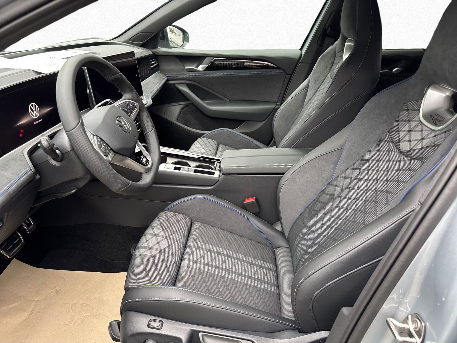 Volkswagen Passat Variant R-Line 1.5l eHybrid PANO AHK NAVI foto 9