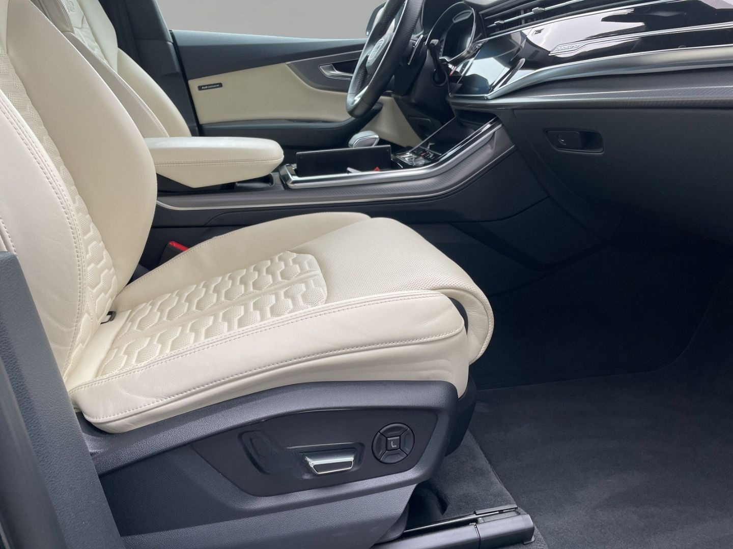 Audi RSQ8 4,0 TFSI qu Matrix AHK Standhzg Pano Memory foto 7