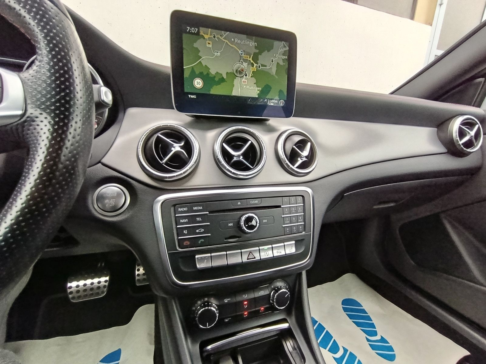 Mercedes-Benz CLA 220 d 4Matic AMG Leder Navi LED Car/Play foto 19