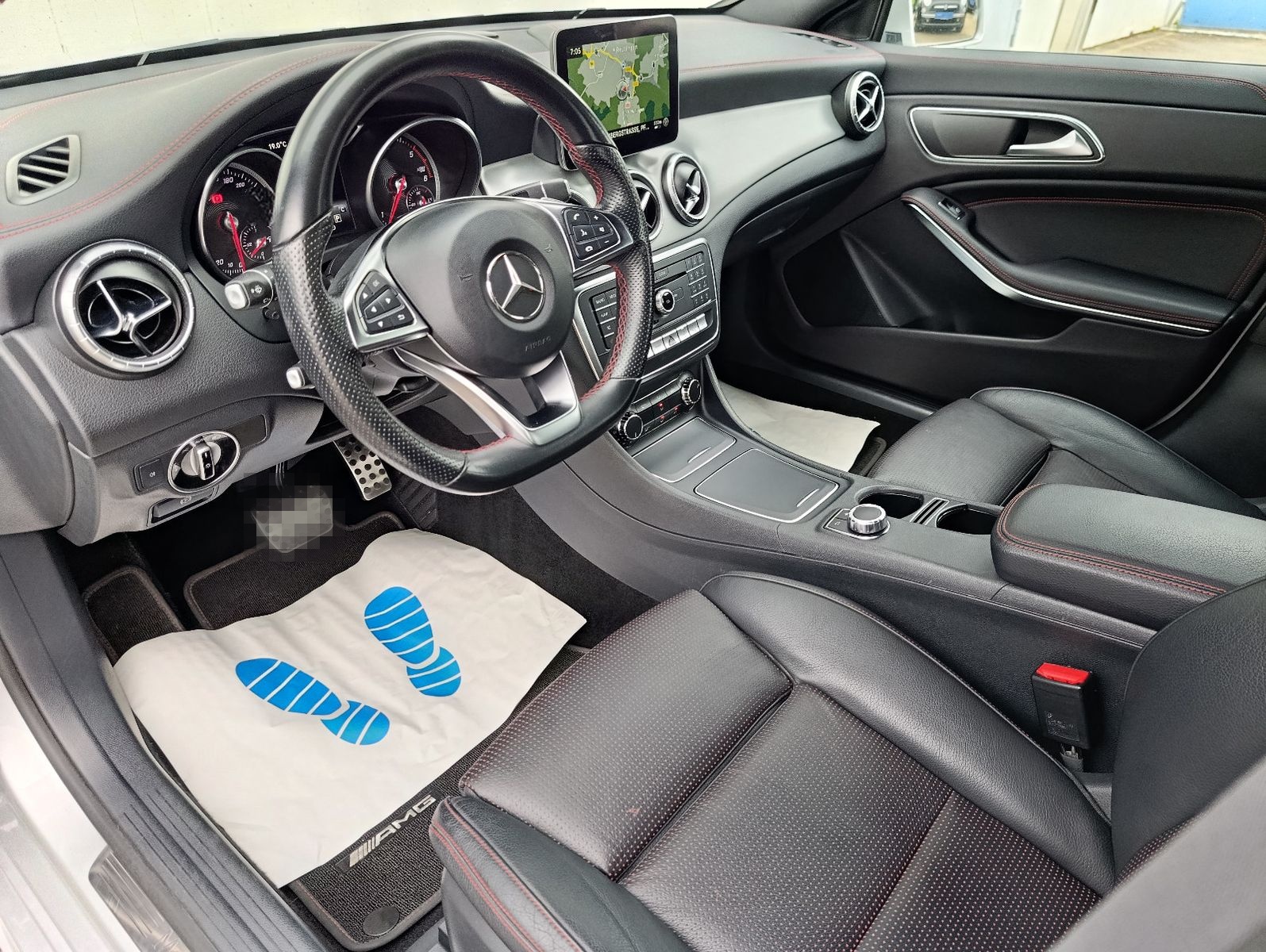 Mercedes-Benz CLA 220 d 4Matic AMG Leder Navi LED Car/Play foto 10