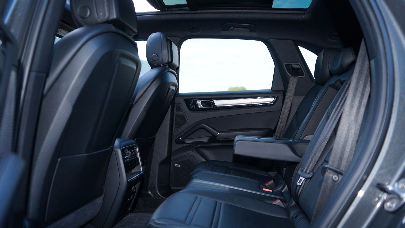 Porsche CAYENNE FACELIFT*ACC*PANO*HUD*22"ALU*KEYLESS foto 8