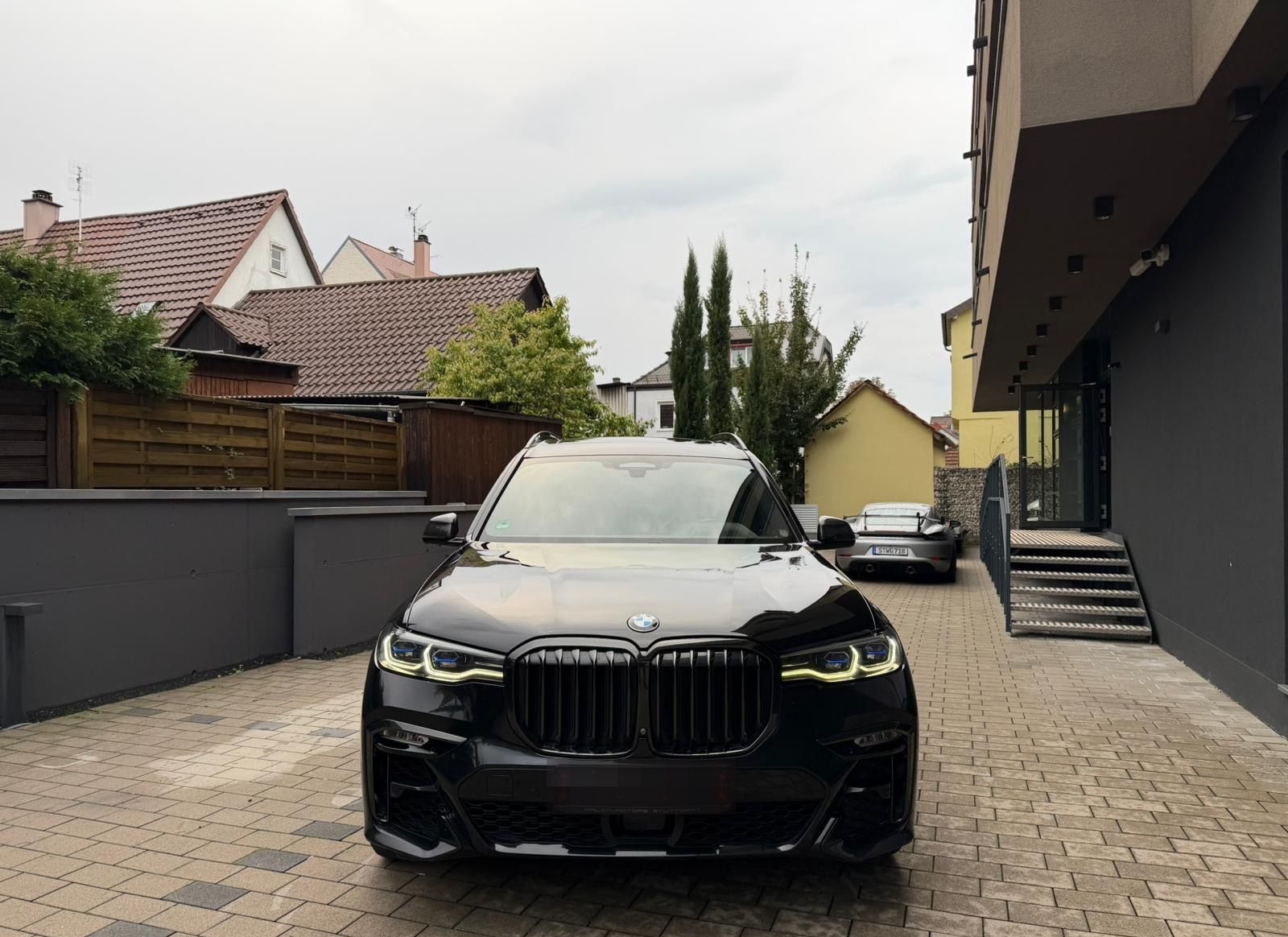 BMW X7 M50 i 6- SITZE/FONDENTERTAINMENT/MEGAVOLL foto 2