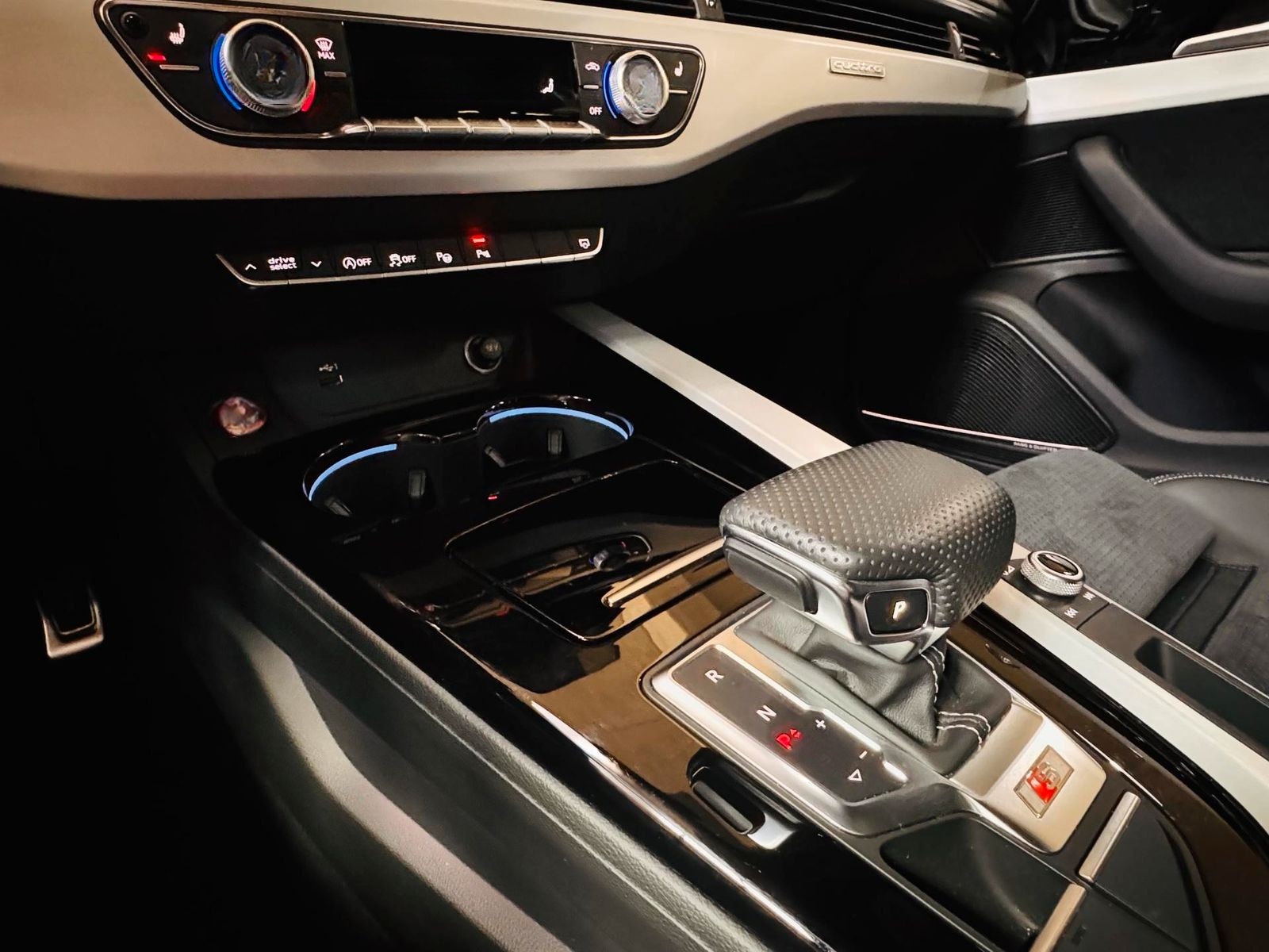 Audi S4 Avant quattro Matrix PDach B&O 360° el.Klappe foto 14