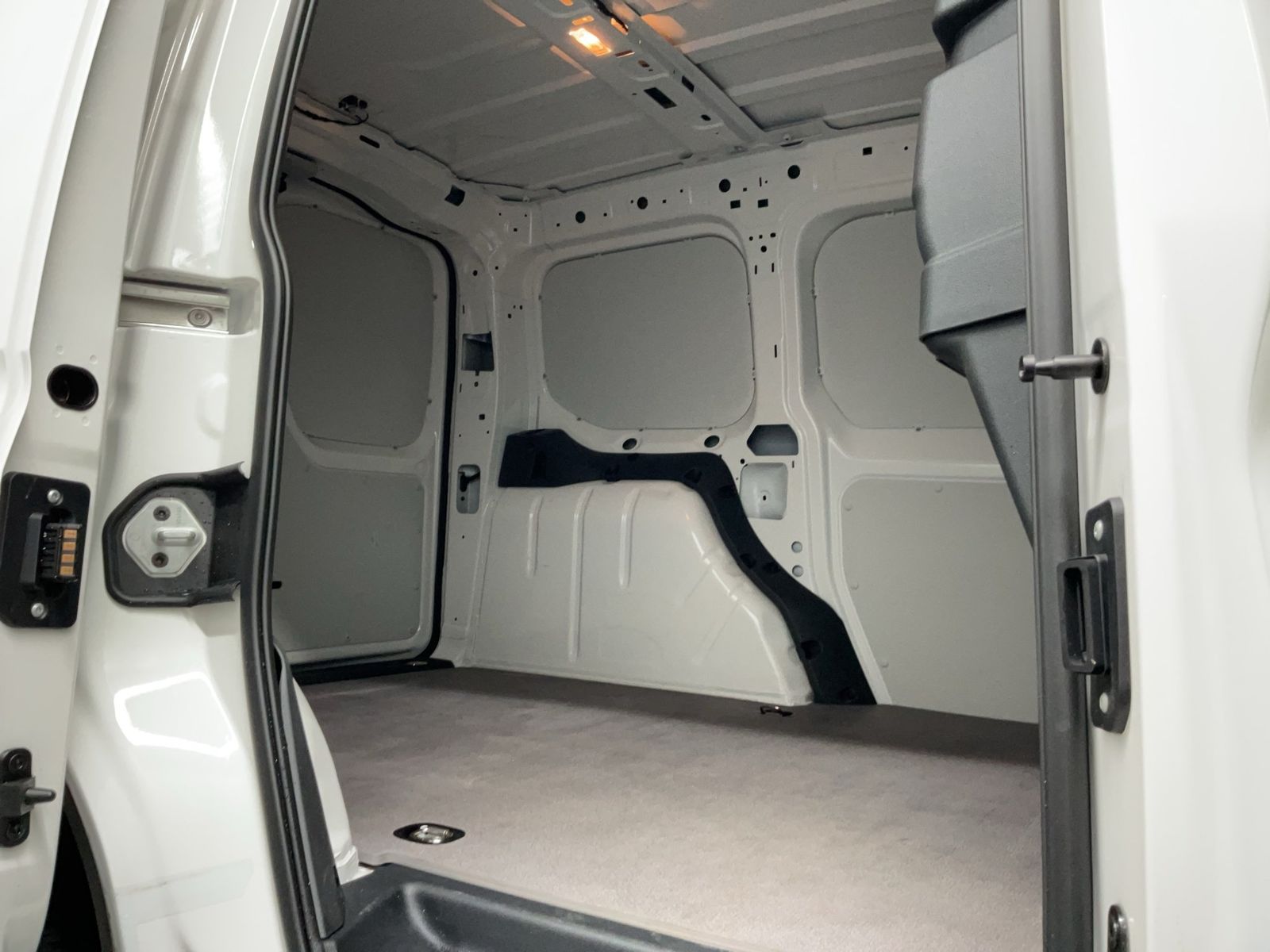 Volkswagen Caddy Kasten Cargo (AHK.Navi.FrontAssist) 2.0 TD foto 7