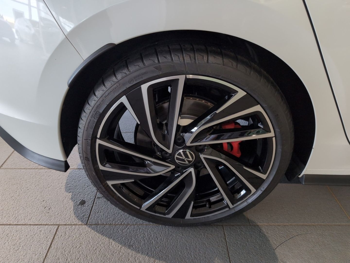 Volkswagen Golf GTI VIII 2,0 TSI DSG Clubsport Black Style  foto 18