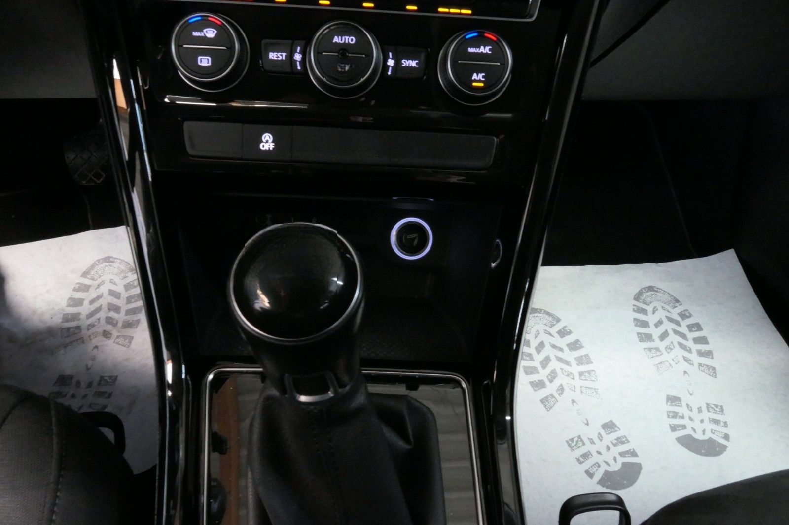 Volkswagen Touran Highline PDC/LED/ Kamera/ Alcantara foto 16