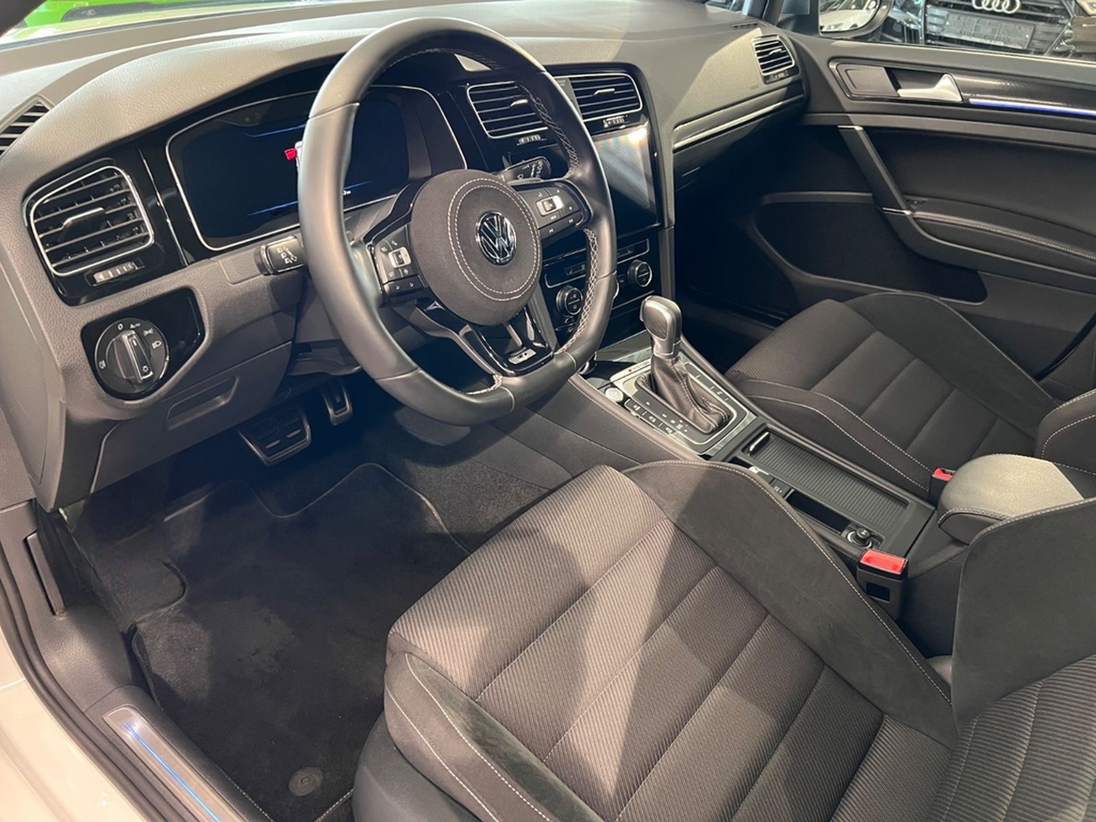 Volkswagen Golf 2.0TSI DSG 4MOTION R DCC KEYLESS DIGITAL foto 19
