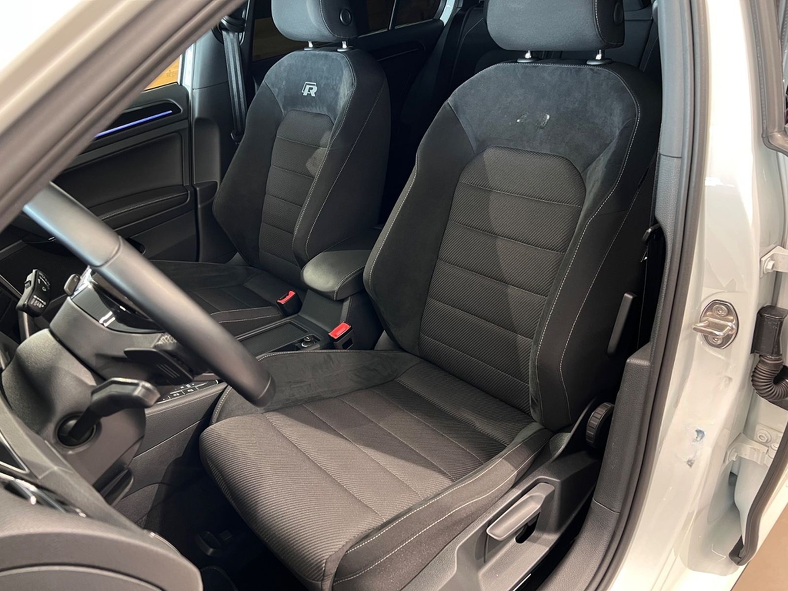 Volkswagen Golf 2.0TSI DSG 4MOTION R DCC KEYLESS DIGITAL foto 20