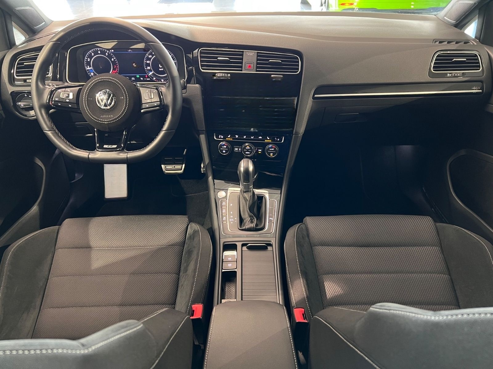 Volkswagen Golf 2.0TSI DSG 4MOTION R DCC KEYLESS DIGITAL foto 22