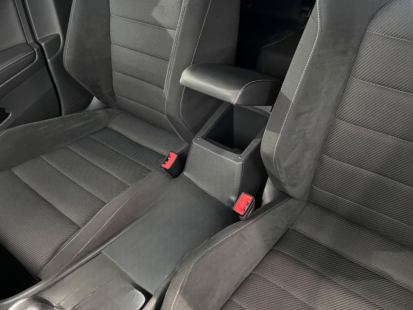 Volkswagen Golf 2.0TSI DSG 4MOTION R DCC KEYLESS DIGITAL foto 24