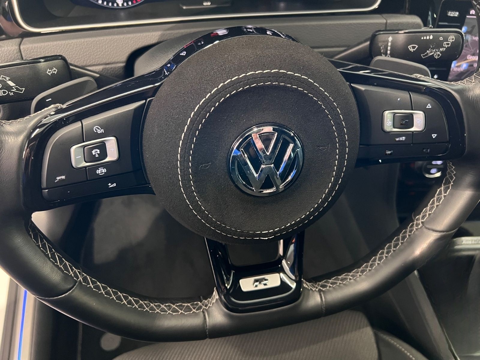 Volkswagen Golf 2.0TSI DSG 4MOTION R DCC KEYLESS DIGITAL foto 26