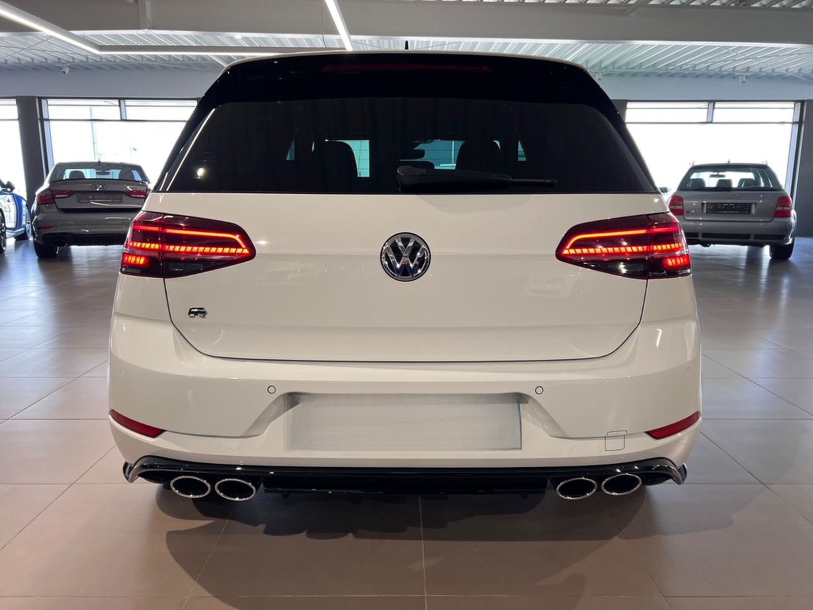 Volkswagen Golf 2.0TSI DSG 4MOTION R DCC KEYLESS DIGITAL foto 7
