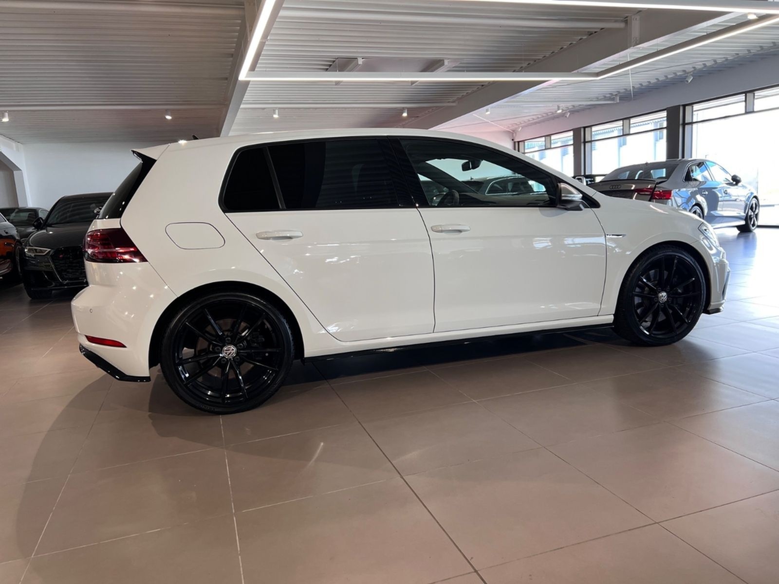 Volkswagen Golf 2.0TSI DSG 4MOTION R DCC KEYLESS DIGITAL foto 9