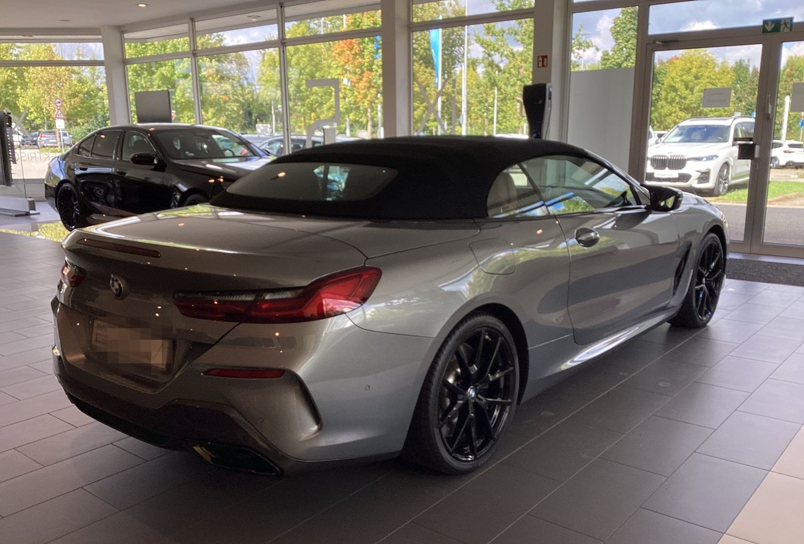 BMW M850i xDrive Cabrio B&W Surround DAB WLAN foto 12