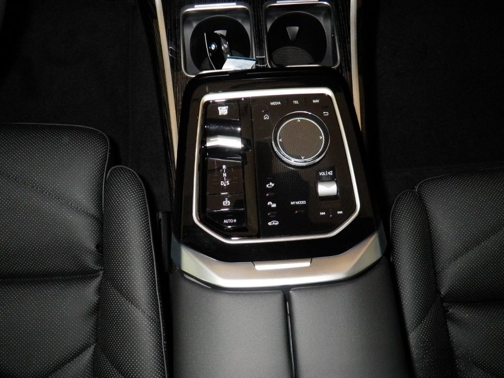 BMW 740 d xDrive Sportpaket HUD Luftfederung Niveau  foto 13