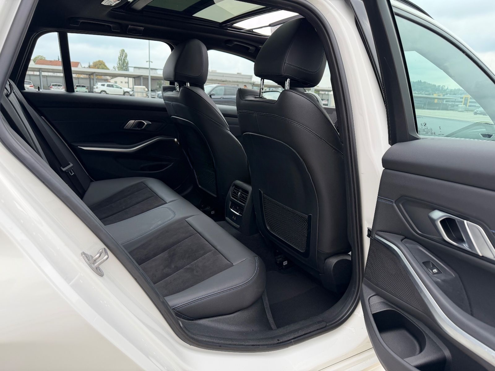 BMW 330d*Tou*SAG*M PAKET*FACELIFT*VIRTU*LED*PANO*AHK foto 14