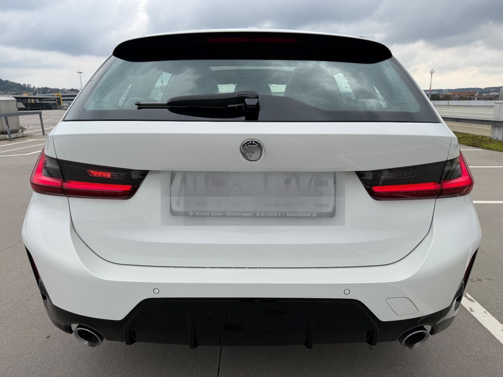 BMW 330d*Tou*SAG*M PAKET*FACELIFT*VIRTU*LED*PANO*AHK foto 4