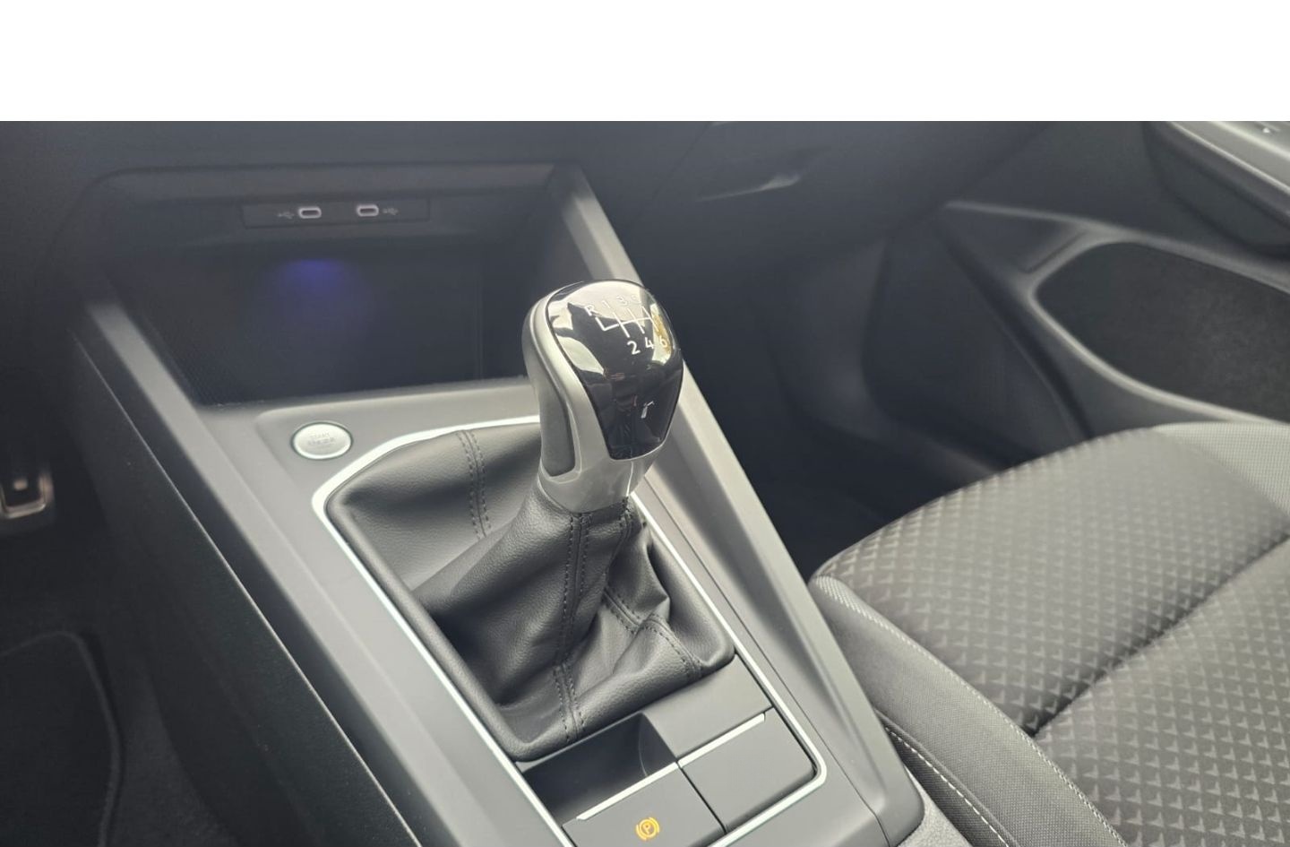 Volkswagen Golf VIII Active 1.5 TSI Navi LED DAB CarPlay foto 11