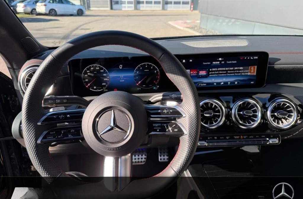 Mercedes-Benz CLA 180 SB AMG PREMI PANO KEYLESS 360 Sitz-Komfo foto 8