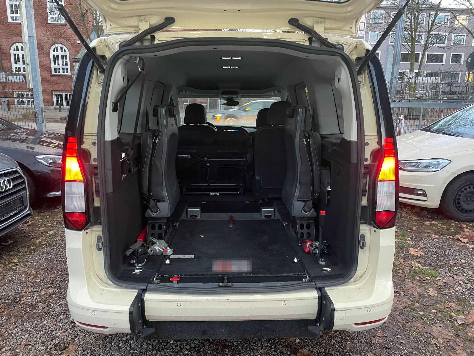 Volkswagen Caddy 2.0 TDI  Rollstuhlrampe 7Sitzer CAM Alufel foto 5