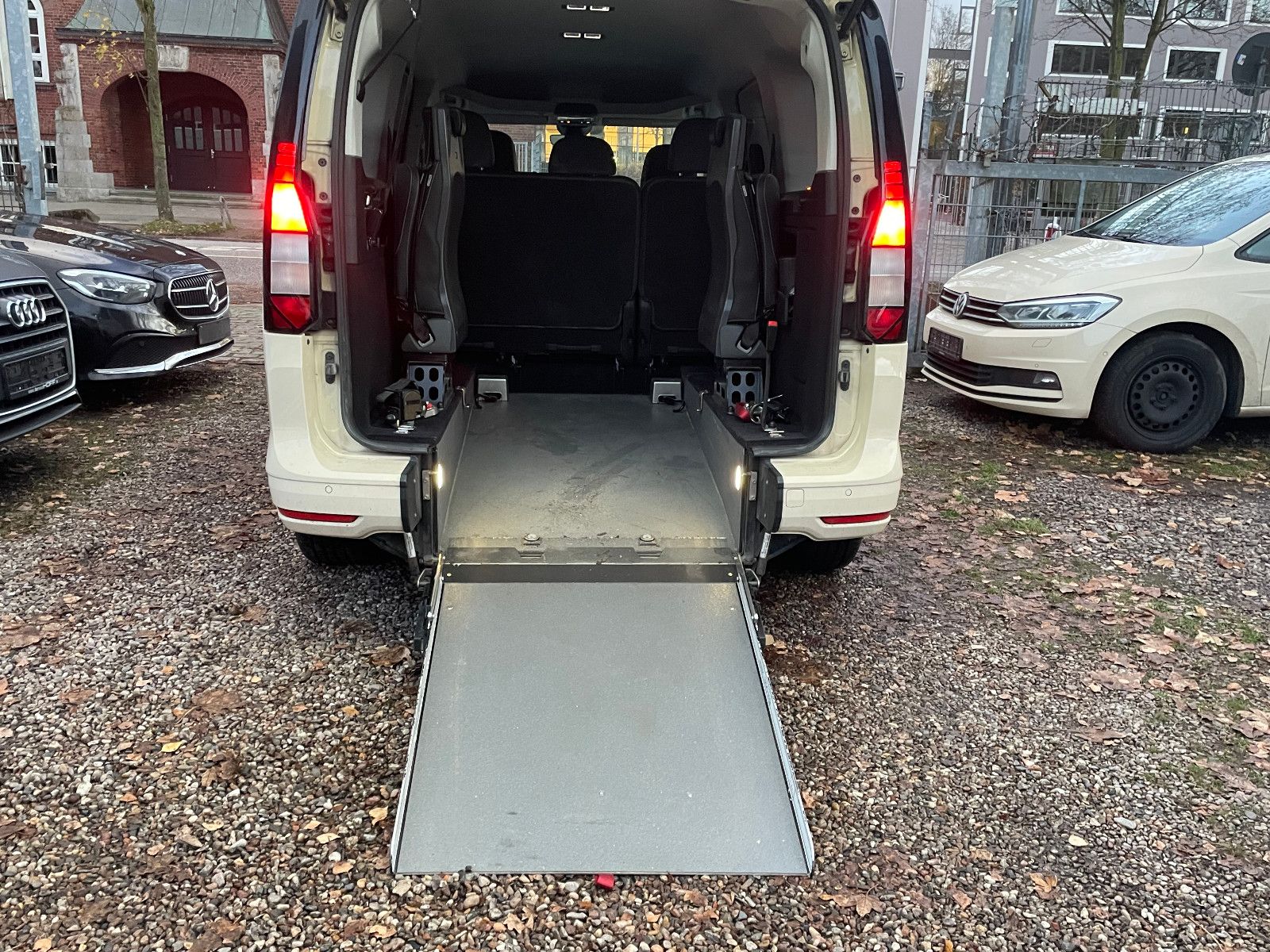Volkswagen Caddy 2.0 TDI  Rollstuhlrampe 7Sitzer CAM Alufel foto 7