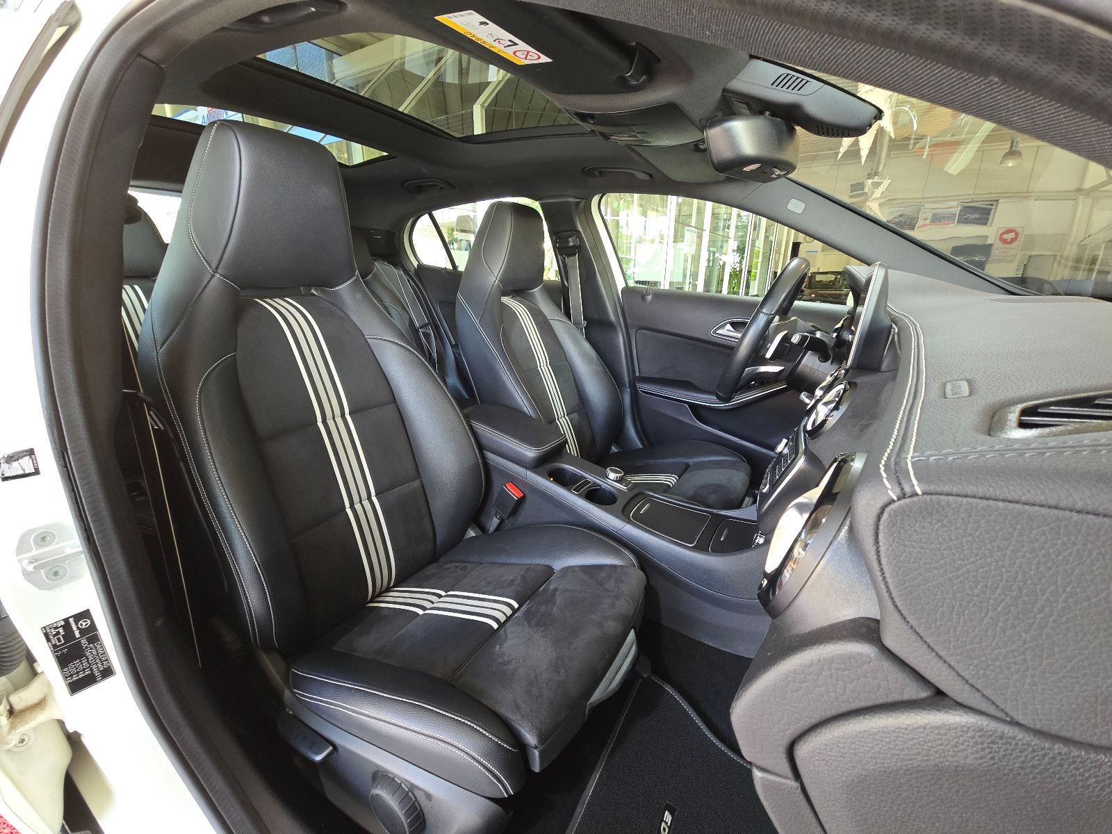 Mercedes-Benz GLA 200 Peak Edition+AMG STYLING+19" AMG LM+PANO foto 19