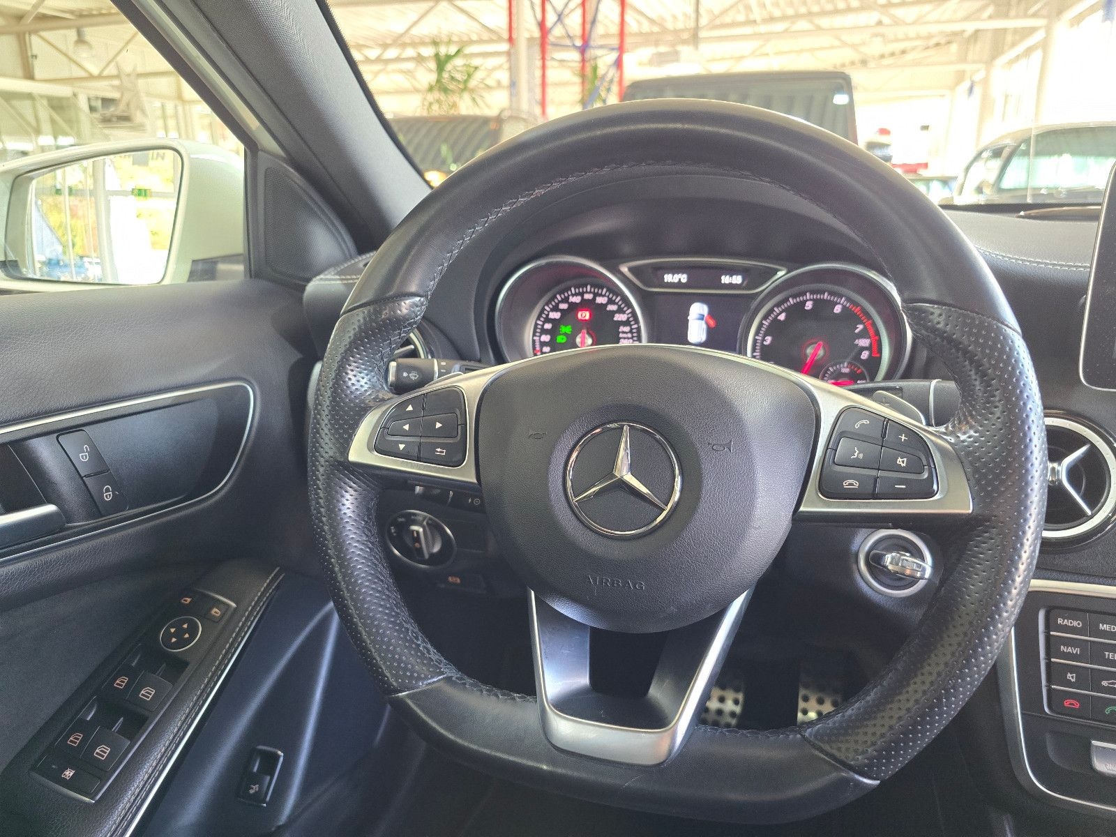 Mercedes-Benz GLA 200 Peak Edition+AMG STYLING+19" AMG LM+PANO foto 21