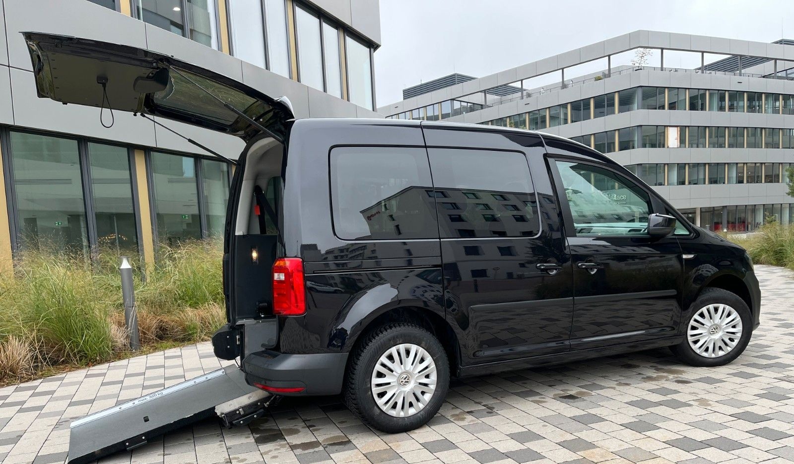 Volkswagen Caddy TSI Trendline Rollstuhlrampe Allwetter foto 6