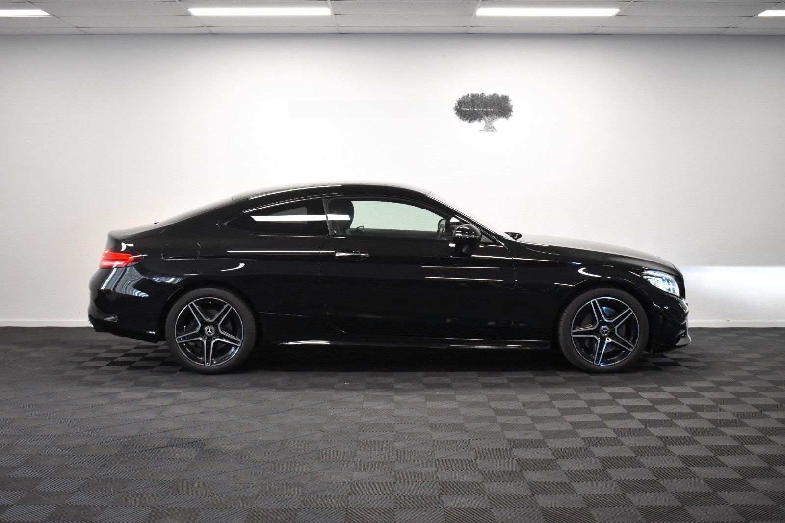 Mercedes-Benz C 300 d Coupé AMG LINE *M-BEAM *KAMERA *KEYLESS foto 5