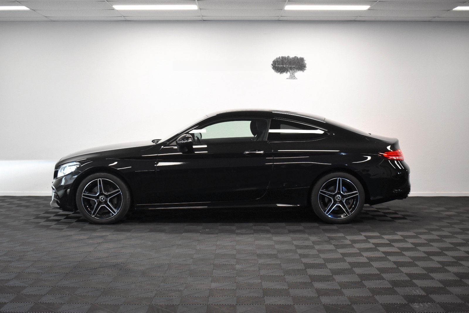 Mercedes-Benz C 300 d Coupé AMG LINE *M-BEAM *KAMERA *KEYLESS foto 7
