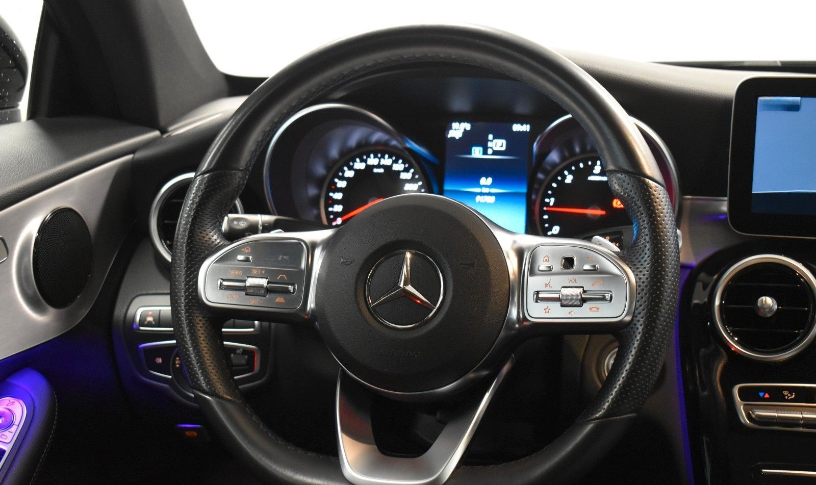 Mercedes-Benz C 300 d Coupé AMG LINE*M-BEAM*PANO*360°*CARPLAY foto 13