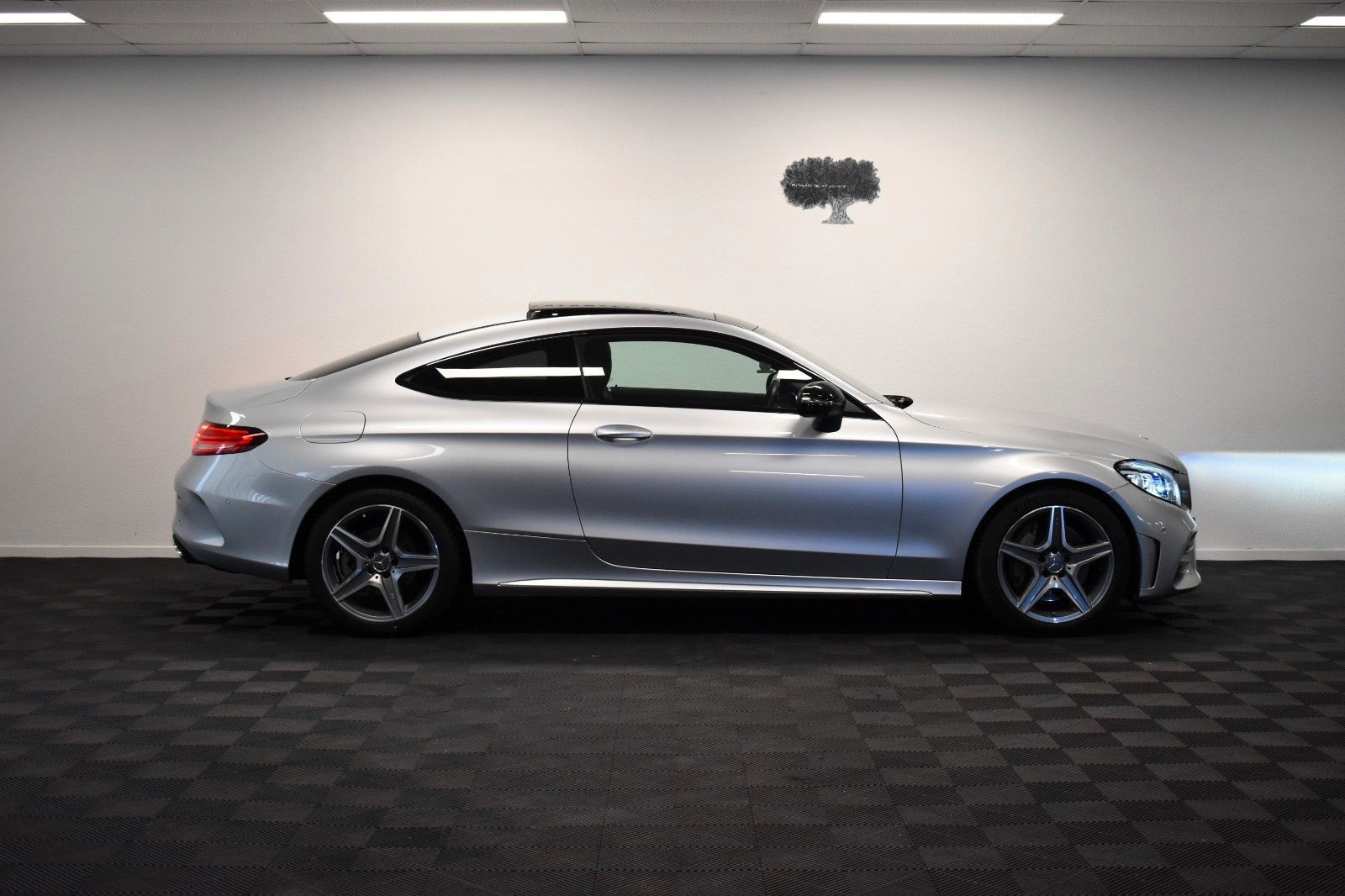 Mercedes-Benz C 300 d Coupé AMG LINE*M-BEAM*PANO*360°*CARPLAY foto 5