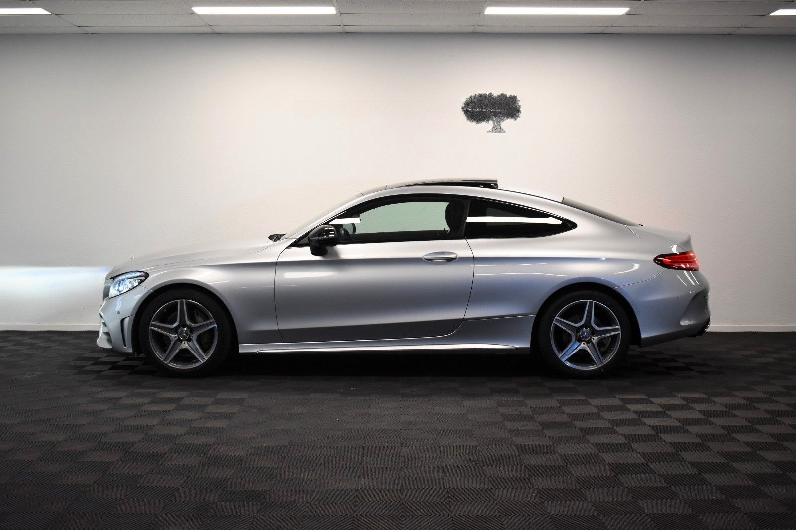 Mercedes-Benz C 300 d Coupé AMG LINE*M-BEAM*PANO*360°*CARPLAY foto 7