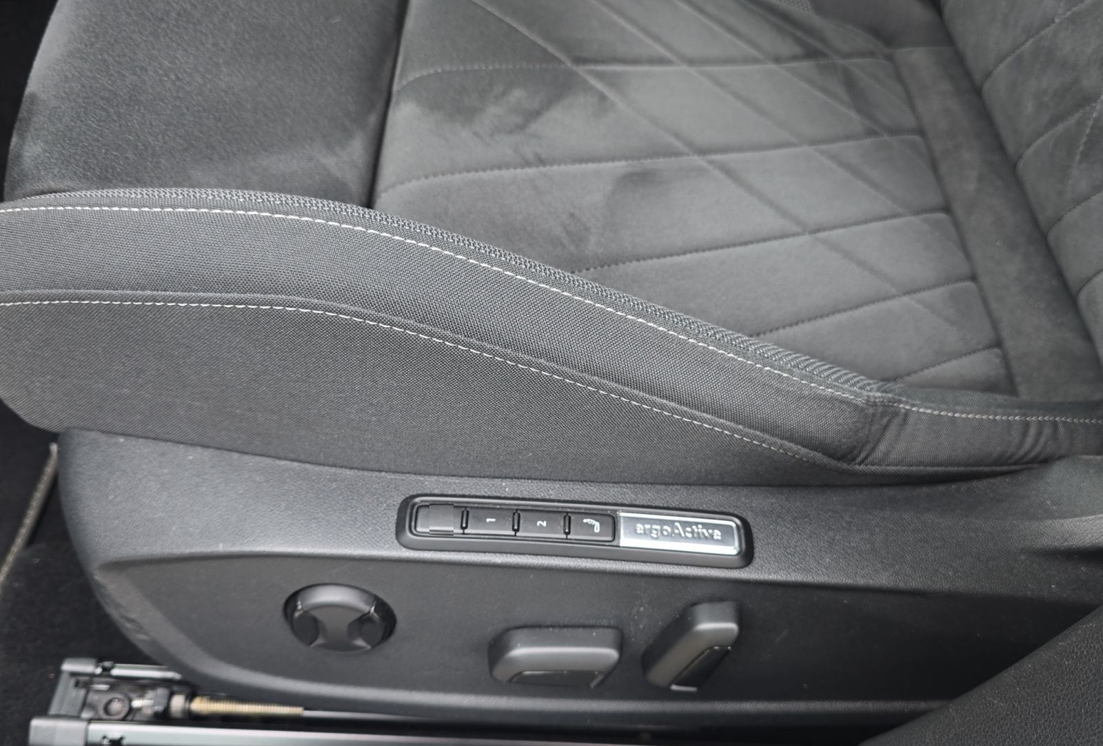 Volkswagen Golf VIII 2.0 TSI Style foto 21