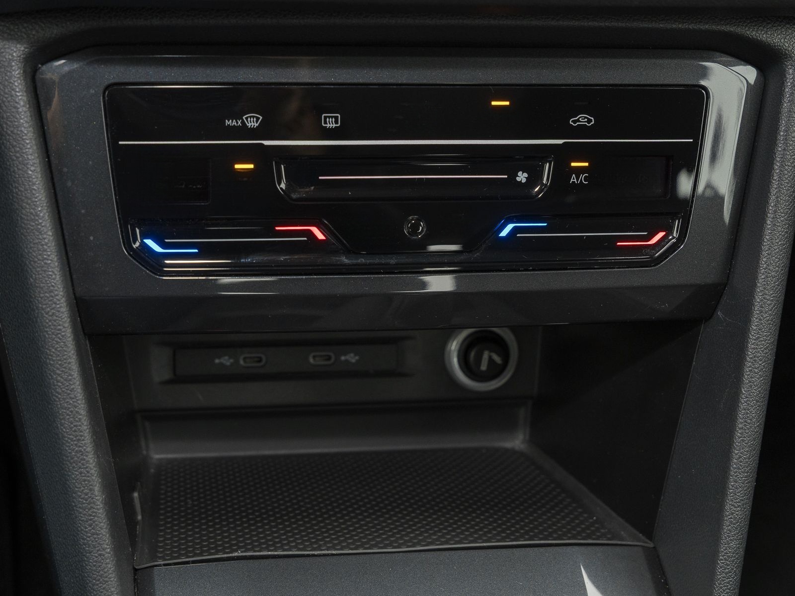 Volkswagen Tiguan 2.0 TDI DSG Life NAVI AHK REARVIEW LED AC foto 14
