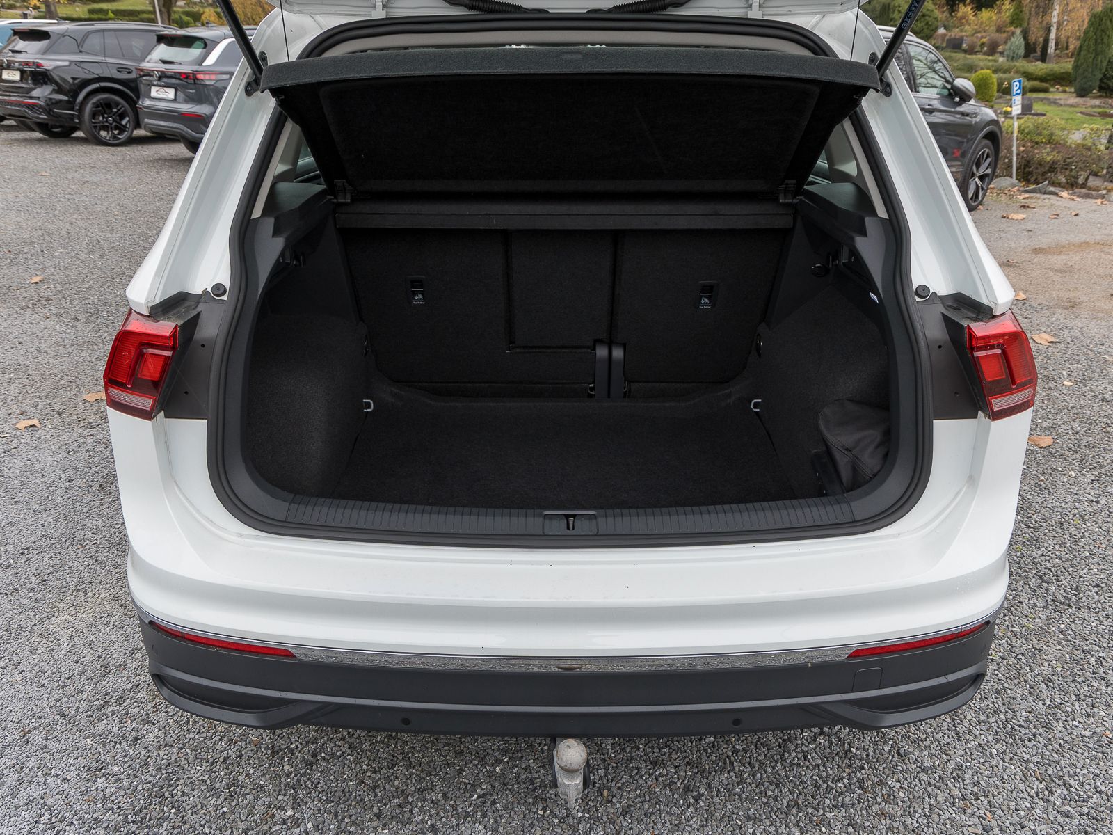 Volkswagen Tiguan 2.0 TDI DSG Life NAVI AHK REARVIEW LED AC foto 15