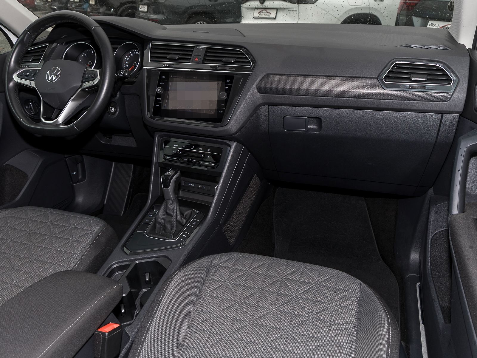 Volkswagen Tiguan 2.0 TDI DSG Life NAVI AHK REARVIEW LED AC foto 4