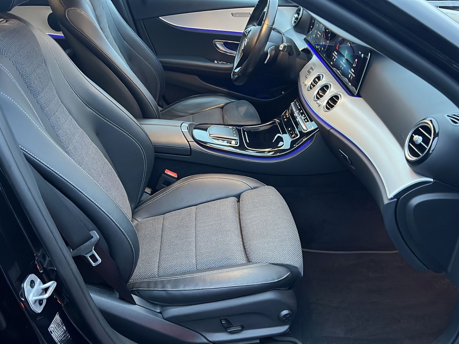 Mercedes-Benz E 300 de ALLRAD AHK*Distro*Mubeam*Leder*Navi*360 foto 13