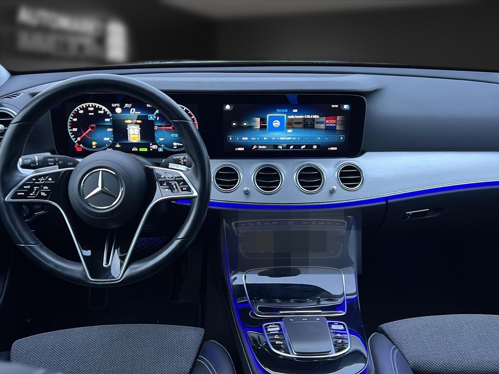 Mercedes-Benz E 300 de ALLRAD AHK*Distro*Mubeam*Leder*Navi*360 foto 16