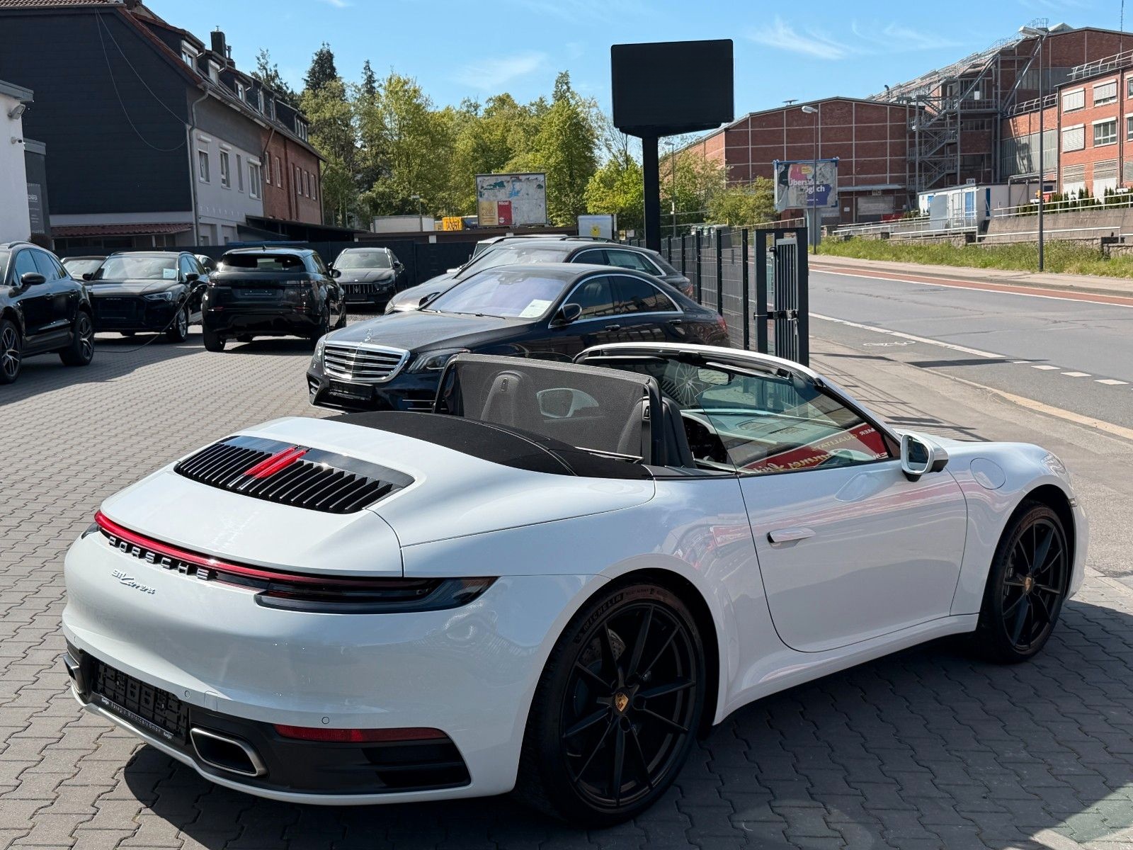 Porsche 911 Carrera Cabriolet Aut. 1 Hand Approved 02/28 foto 24
