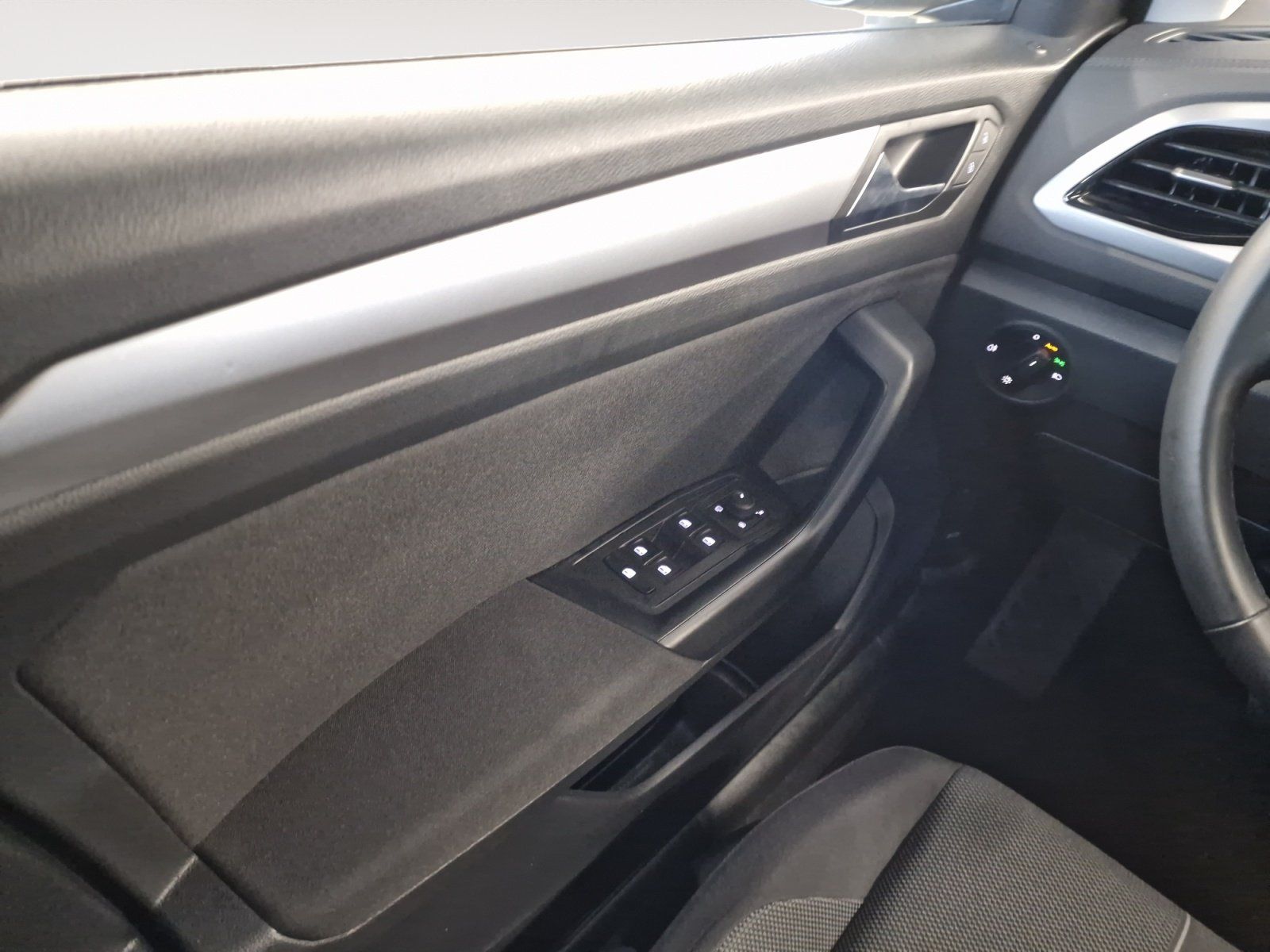 Volkswagen T-Roc 1.5 TSI Life 2xKlima ACC AUT DynLicht LED foto 15