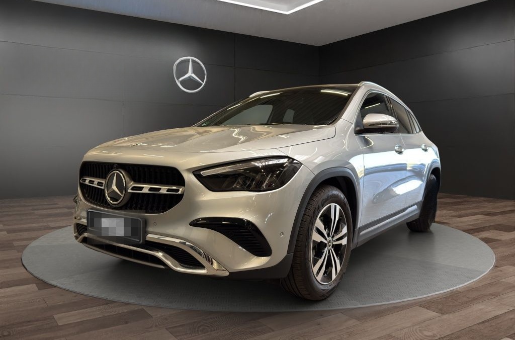 Mercedes-Benz GLA 200 EDITION DISTRONIC PANO KEYLESS 360° AHK foto 2