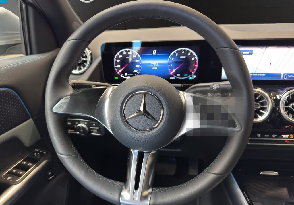 Mercedes-Benz GLA 200 EDITION DISTRONIC PANO KEYLESS 360° AHK foto 10