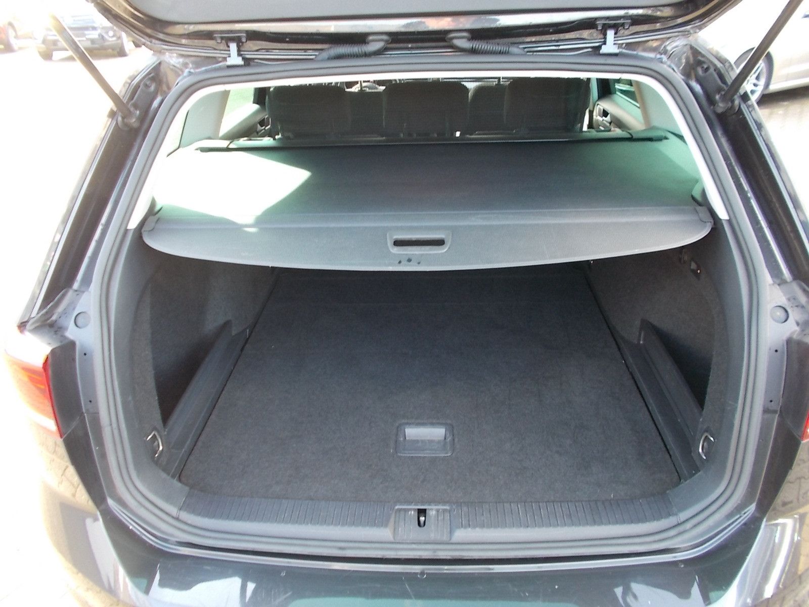 Volkswagen Passat Variant Business, Navi, AHK, PDC, App foto 13