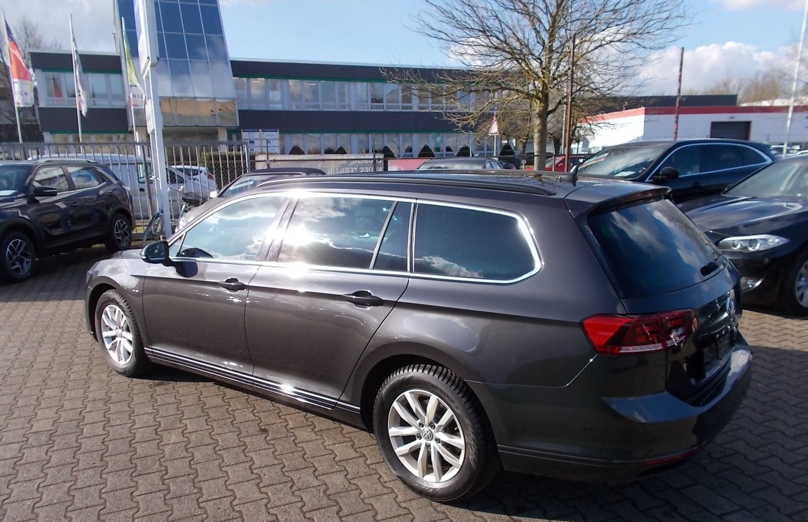 Volkswagen Passat Variant Business, Navi, AHK, PDC, App foto 7