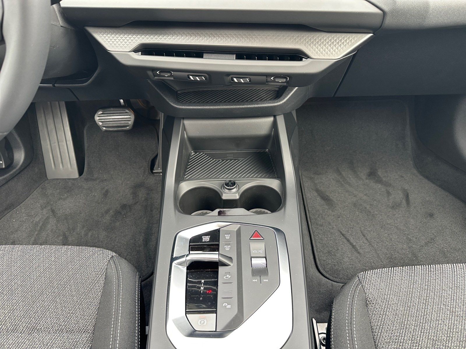 BMW 118d DAB LED RFK Komfortzg. Parkassistent Shz foto 11