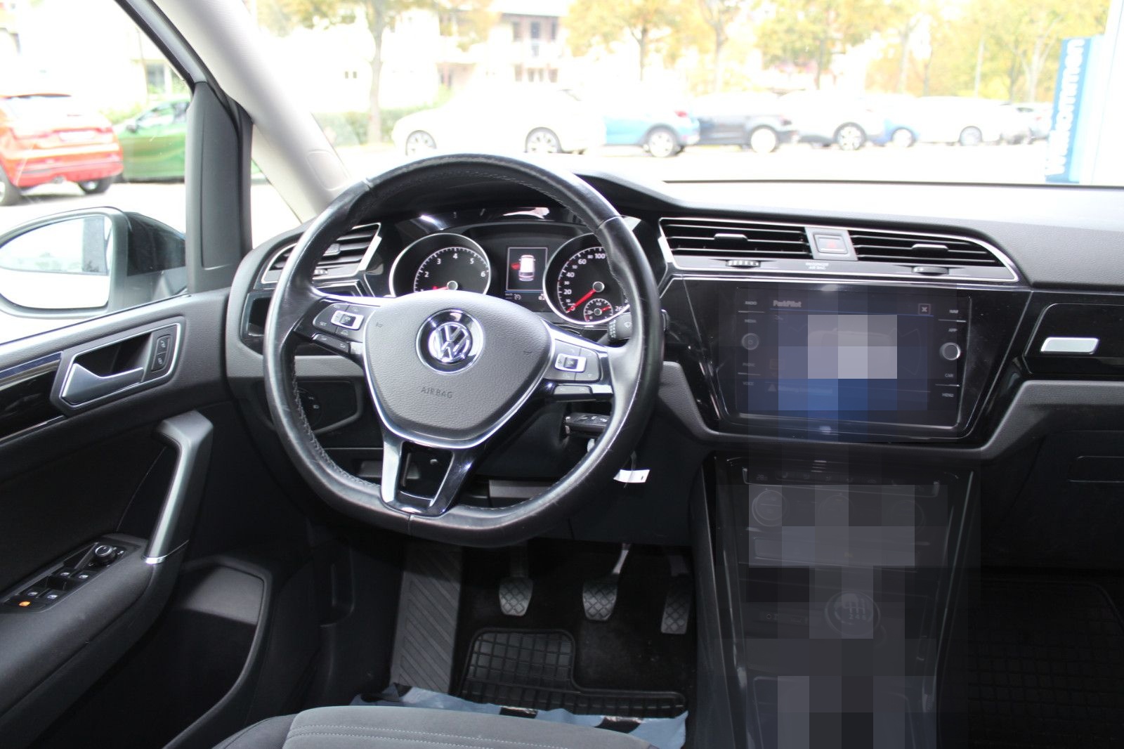 Volkswagen Touran 1.4l Highline + AHK foto 11