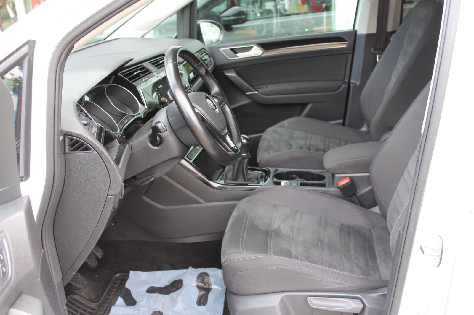 Volkswagen Touran 1.4l Highline + AHK foto 13